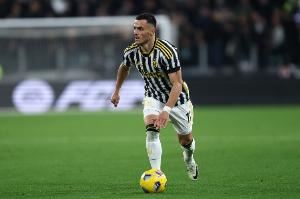 记者：奥林匹亚科斯在推进科斯蒂奇谈判，尤文想要4到6百万欧