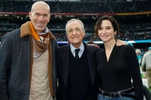 NFL西班牙首演!弗洛伦蒂诺、齐达内赛前现身伯纳乌现场